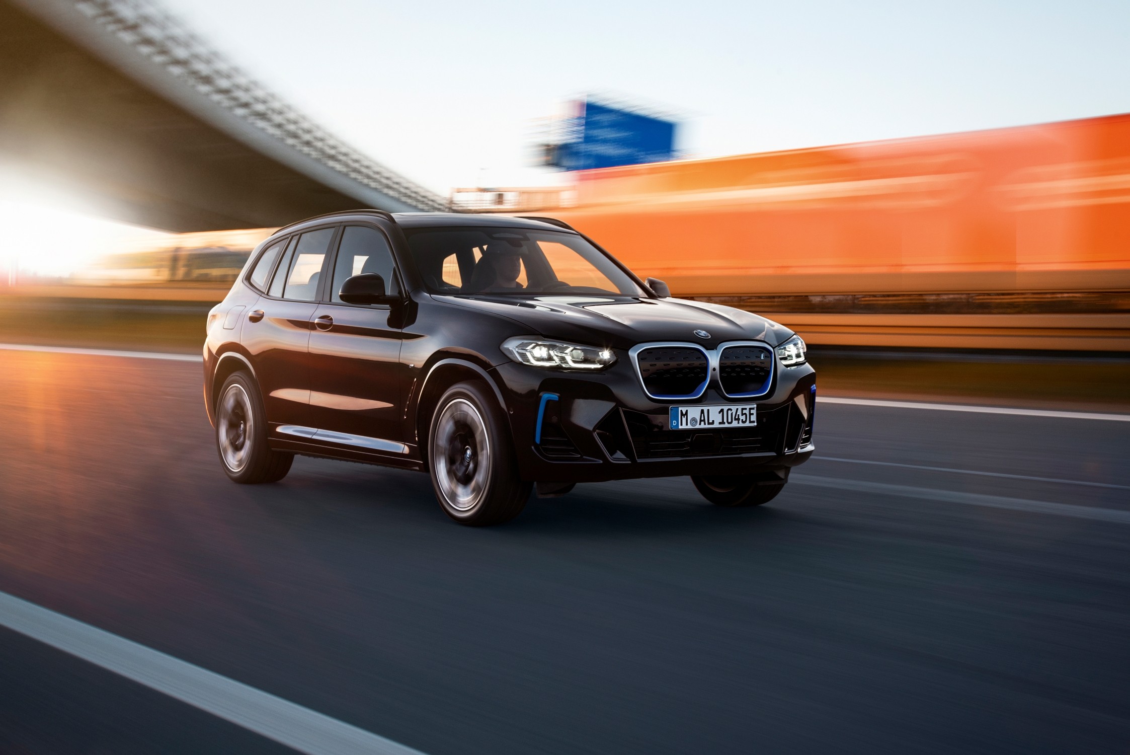P90432165_lowRes_the-new-bmw-ix3-8-20