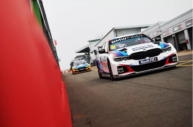 Turkington and BMW top first test of hybrid BTCC era