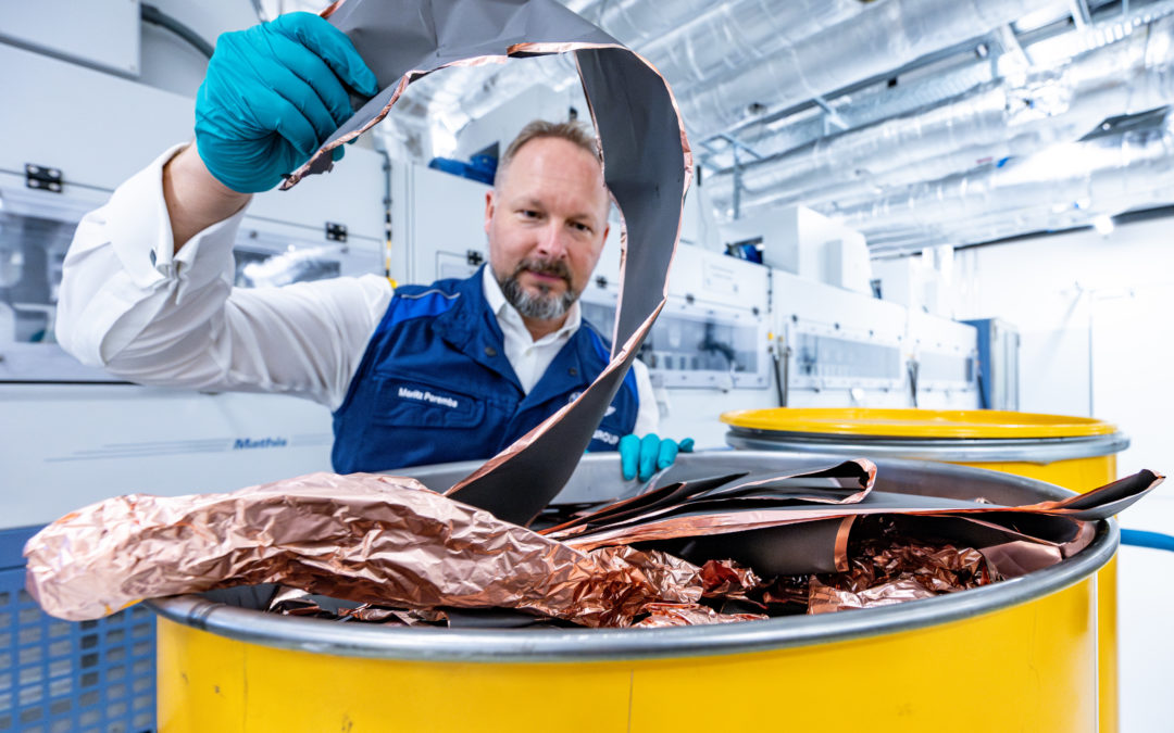 Innovative direct recycling at the BMW Group: New Competence Centre in Lower Bavaria returns battery cell raw materials to the loop